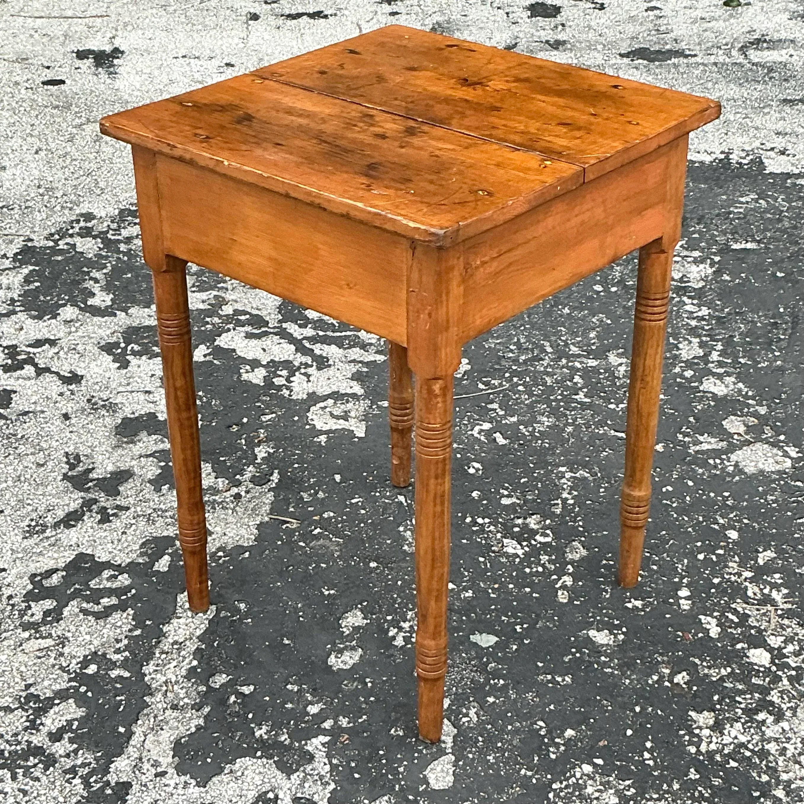 Vintage Primitive ヴィンテージ プリミティブ サイドテーブル Vintage Primitive Side Table | Chairish