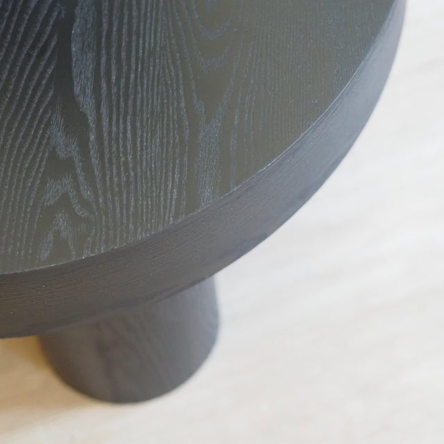 Round Coffee Table with Cylindrical Legs in Black Stained Wood For Sale - Image 4 of 7