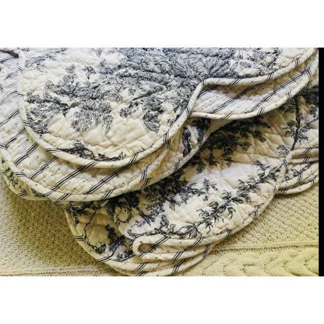 Vintage French Country Toile Quilt, Black and White Cotton Bedspread, Scalloped Edge, Full/Queen For Sale - Image 10 of 18