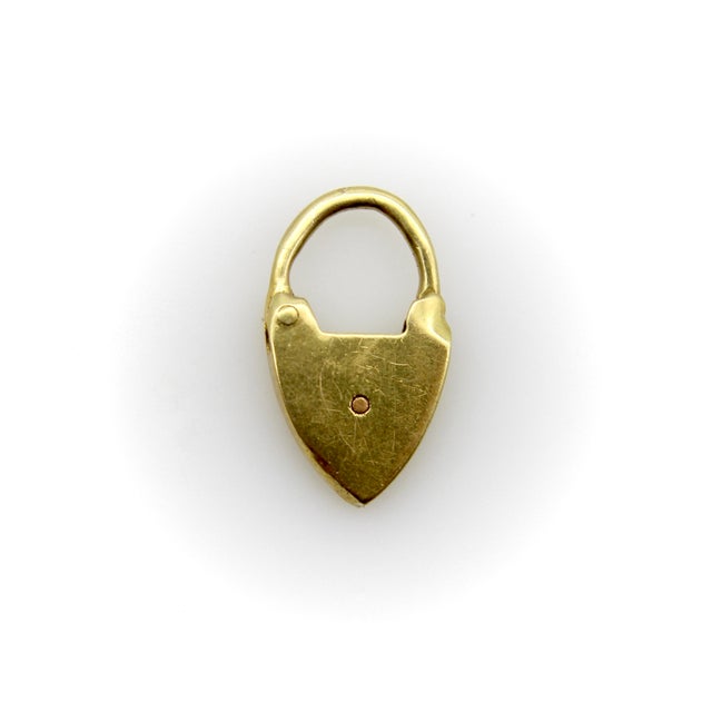1900 - 1909 Tiny Antique Edwardian 9k Gold Heart Padlock Charm Circa 1900 For Sale - Image 5 of 7