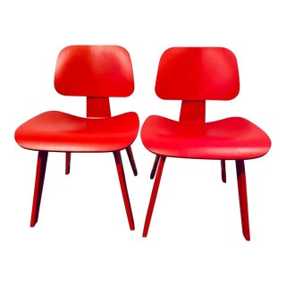 Vintage Eames Molded Plywood Dining Chairs, Set of 2, Charles & Ray Eames, 2006, u.s.a., Pre-Catalyzed Lacquer For Sale