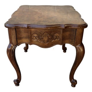Late 20th Century Bernhardt French Provincial Side Table / End Table With Burlwood Inlay Scallop Top For Sale