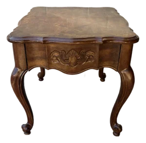 Late 20th Century Bernhardt French Provincial Side Table / End Table With Burlwood Inlay Scallop Top