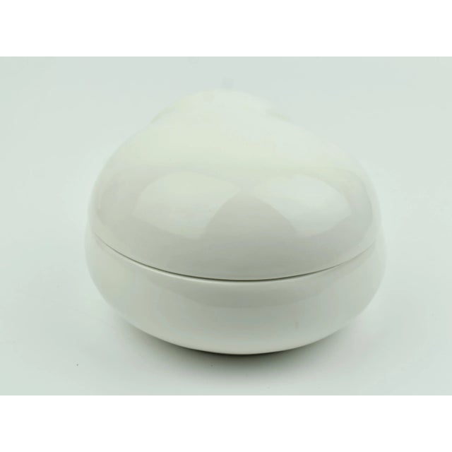 1970s 1979 Tiffany&Co White Ceramic Sleeping Cat Lidded Box For Sale - Image 5 of 7