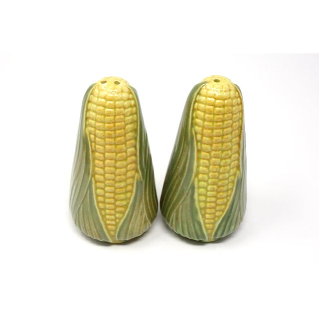 Figurative Vintage Corn Cob Salt and Pepper Shaker Set With Plate - Set of 3 For Sale - Image 3 of 11