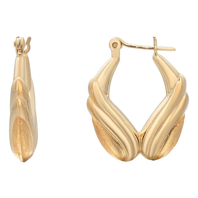 Late 20th Century 14k Yellow Gold Florentine Engraved Hoop Earrings, A Pair For Sale