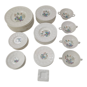 Mid 20th Century Wedgwood 'Wellesley' Bone China Dinner Service - 60-Piece
