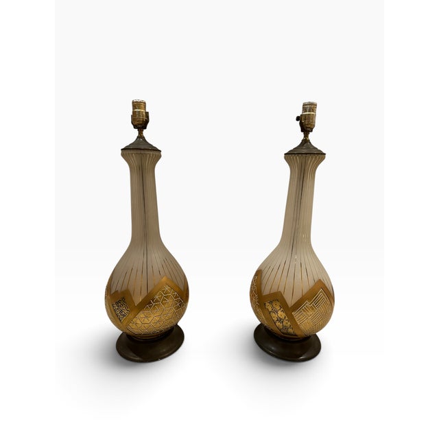 Fortune Lamp Co. Mid 20th Century Mid-Century Modern Attributed to Fortune Lamp Co. Frosted Glass & Gilt Table Lamps, Pair For Sale - Image 4 of 9