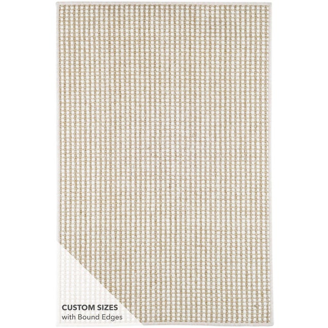 Mini popcorn in soft and warm ivory wool roving runs across a rustic jute base in classic colors. Comforting and cozy, yet...