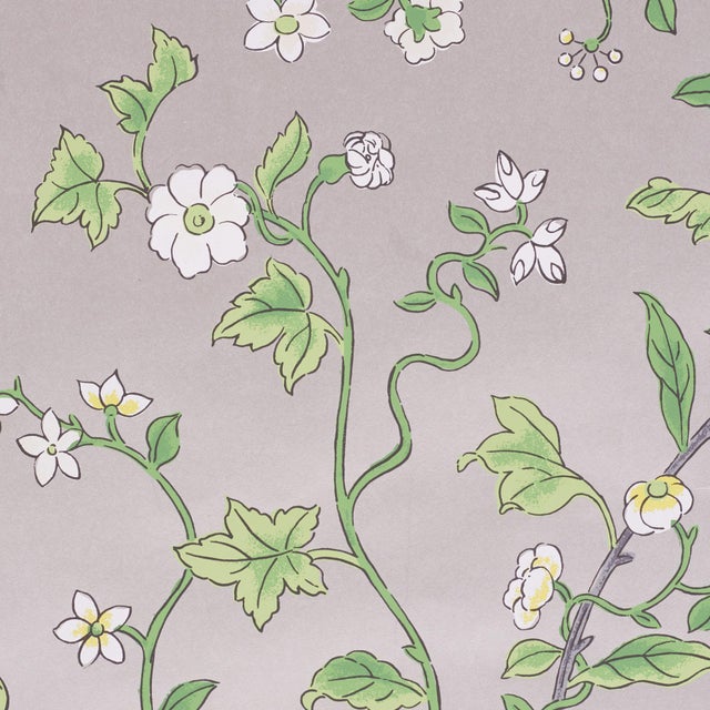 Contemporary Sample - Schumacher Floraison Wallpaper in Citron Shimmer For Sale - Image 3 of 4
