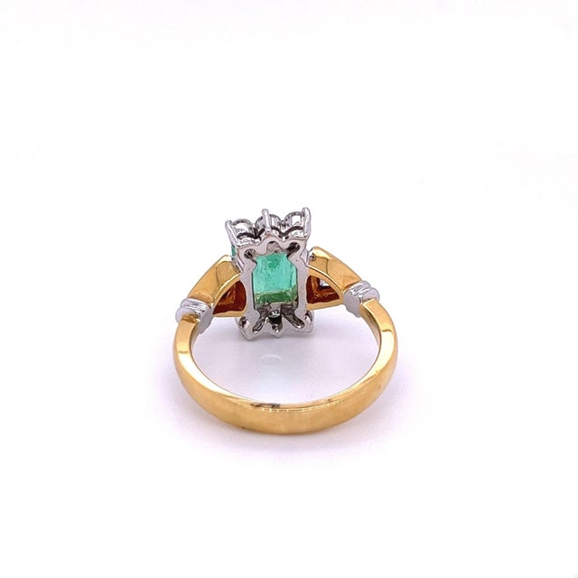 Late 20th Century Vintage 2.77 carat Colombian Emerald and Trillion Cut Diamonds in 18k Gold Ring, Size 7.5 For Sale - Image 5 of 7
