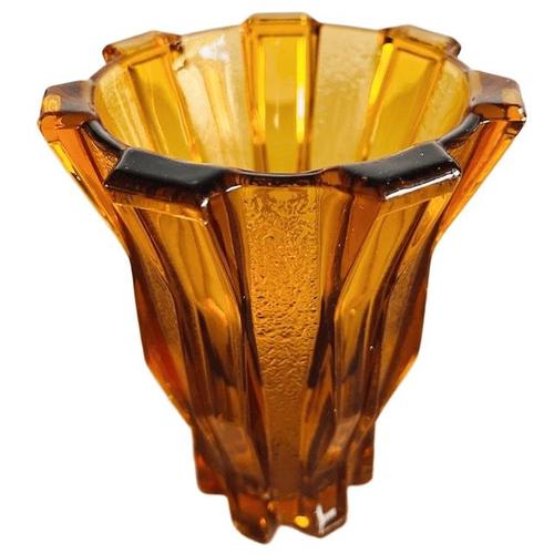 Art Deco Honey-Colored Glass Vase by Henri Heemskerk Scailmont, 1920s For Sale - Image 4 of 9