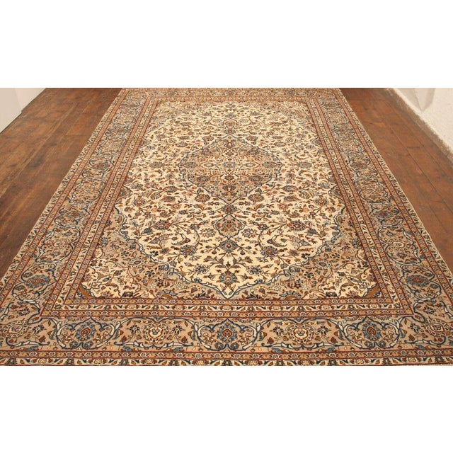 Middle Eastern Rug in Wool For Sale - Image 6 of 11