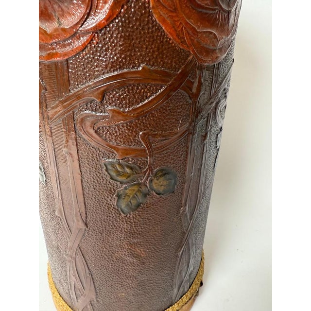 Art Nouveau Umbrella Stand Basket Embossed Leather Decorated Red Roses, 1900 For Sale - Image 3 of 17