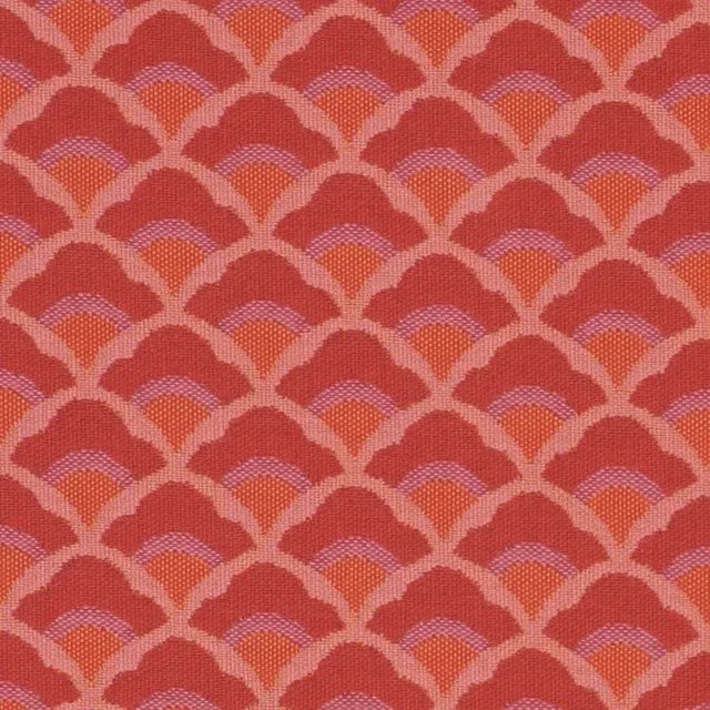 This incredibly hardwearing, small-scale scallop has a decidedly mod spirit. Made with three colors, it will deftly pull a...
