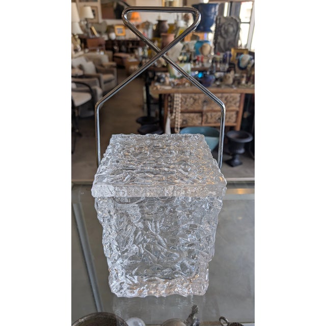 Plastic 1960s Mid-Century Modern Textured Lucite Ice Bucket For Sale - Image 7 of 13