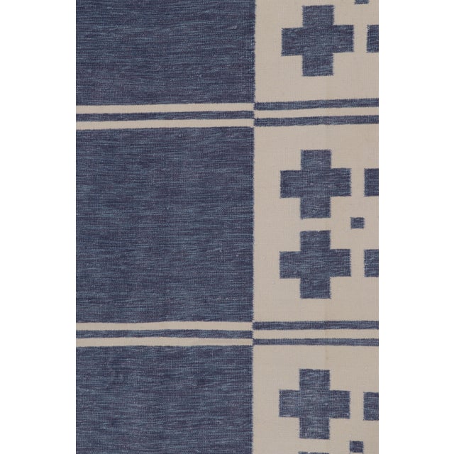 Title: Rug & Kilim’s Contemporary India Dhurrie Rug in Navy and Beige Grid For Sale In New York - Image 6 of 9