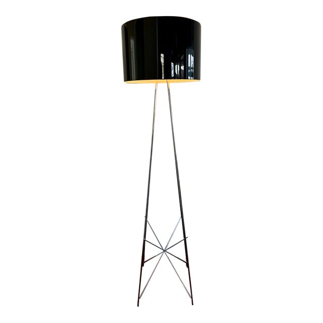 Flos Black Metal Floor Lamp – Modern Italian Design For Sale