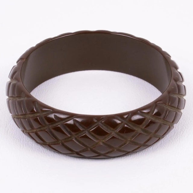 Art Deco Cocoa Brown Bakelite Bracelet Bangle with Pineapple Carving For Sale - Image 3 of 8