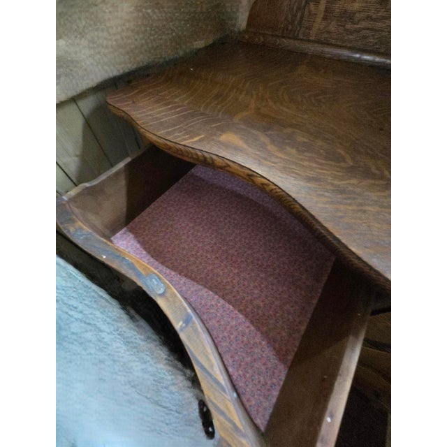 Late 19th Century Antique 1890s Serpentine Tiger Oak Dresser With Mirror For Sale - Image 5 of 12