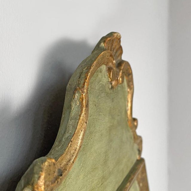 Antique Italian Octagonal Wall Mirror in Green Wood with Golden Profiles, 1700s For Sale - Image 9 of 18