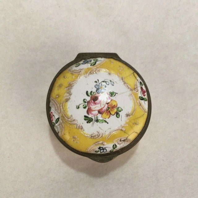 Antique 18th c Yellow Bilston Battersea Enamel Patch Box with Raised Decoration For Sale - Image 9 of 9