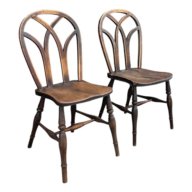 George IV Yew and Elmwood Gothic Windsor Chairs, Thames Valley, Circa 1825 - Set of 2 For Sale