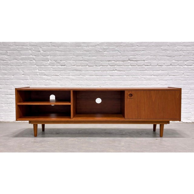 Brown Modern Walnut Credenza / Media Console | Minimalist Sliding Door Sideboard For Sale - Image 8 of 11