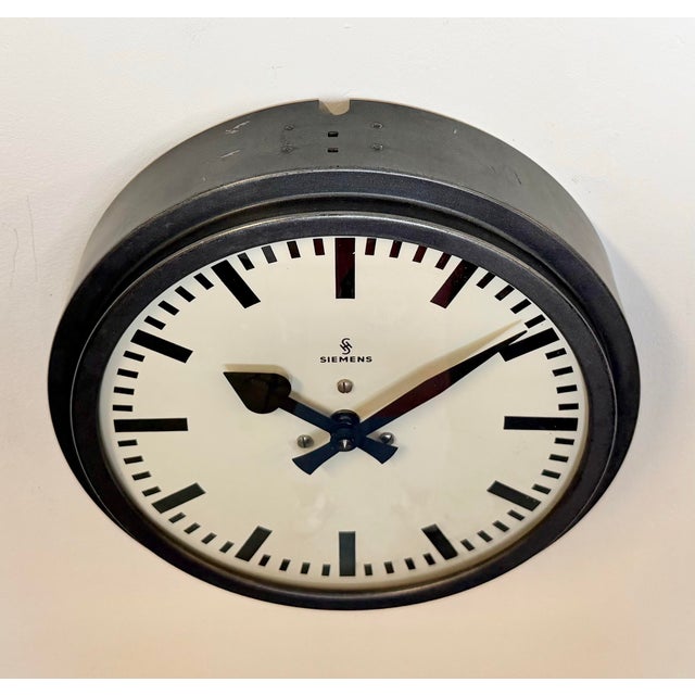 Black Industrial Factory Wall Clock from Siemens, 1950s For Sale - Image 4 of 17