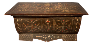 Tuscan Chest in Lacquered and Decorated Wood