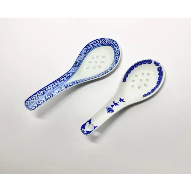 1970s Tienshan “Rice Flower” 42-Piece Porcelain Dinnerware Set For Sale - Image 12 of 12