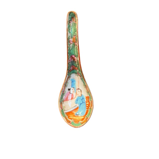 White Rose Medallion Chinese Qing Porcelian Soup Spoon, Circa 1830 For Sale - Image 8 of 10