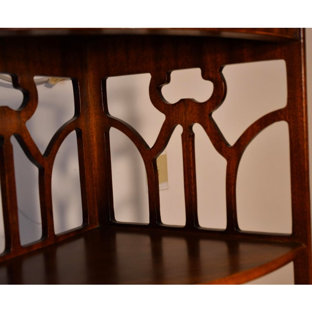 1940s English Regency Mahogany Corner Etageres Display Cabinet For Sale - Image 10 of 13
