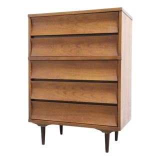 Mid Century Modern Scalloped Drawer Dresser by Johnson Carper, C. 1960's For Sale