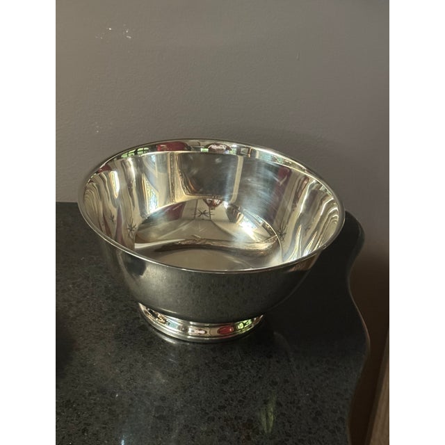 DETAILS Inspired by the iconic design made famous by Paul Revere, this handsome silver bowl by Oneida Silversmiths brings...