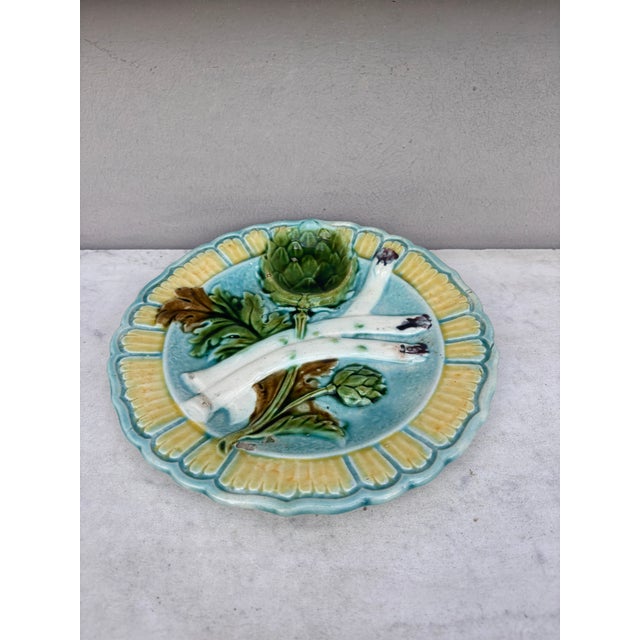 French Majolica asparagus and artichoke plate Salins, circa 1890.