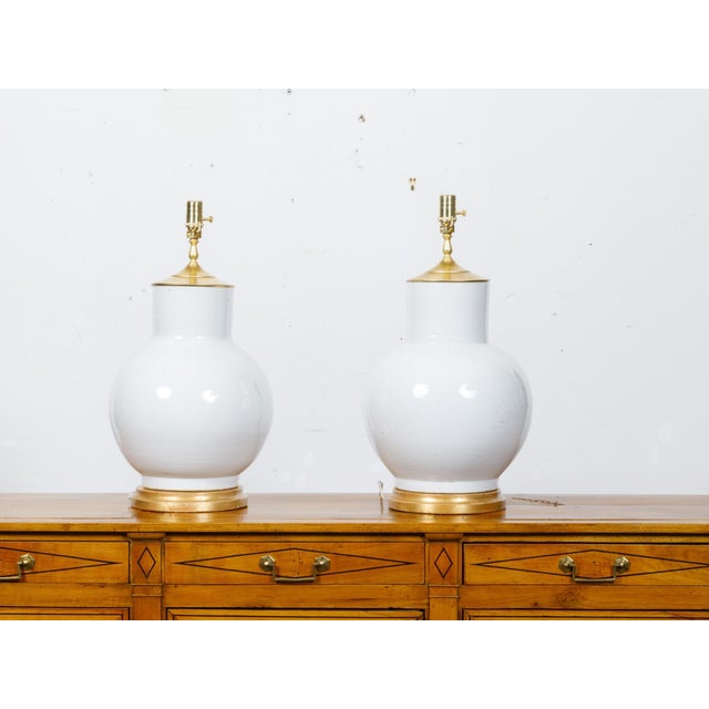 Pair of Asian Porcelain Ginger Jars Table Lamps - USA Wired For Sale - Image 4 of 9