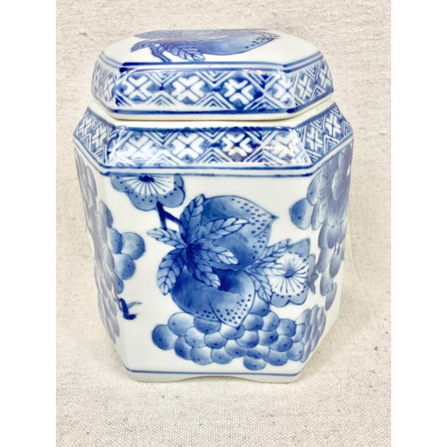 Chinoiserie Vintage Blue and White Hexagonal Ginger Jar For Sale - Image 3 of 11