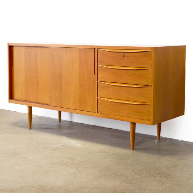Deutsche Werkstätten Hellerau 1950s Deutsche Werkstätten Hellerau Oak Sideboard Designed by Franz Ehrlich For Sale - Image 4 of 17