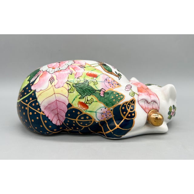 Chinoiserie Vintage Tobacco Leaf Porcelain Sleeping Cat Ceramic Figure by Andrea by Sadek – Chinoiserie / Grandmillennial For Sale - Image 3 of 14