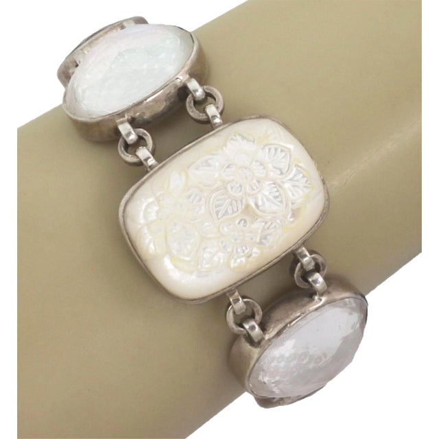 Crafted with meticulous attention to detail, this Stephen Dweck bracelet exemplifies fine jewelry craftsmanship. Featuring...