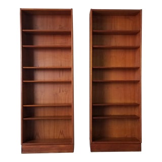A Pair of Mid-Century Teak Wood Bookcase by Carlo Jensen for Hundevad & Co. For Sale