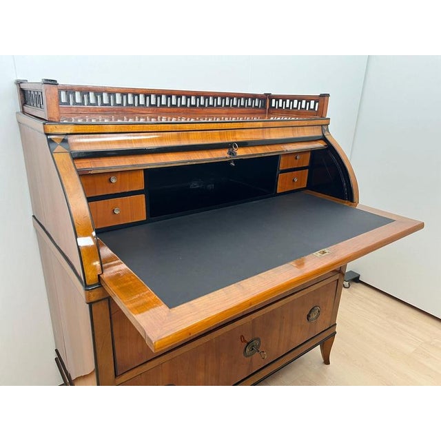 Roll-Top Desk in Cherry Veneer and Brass, 1820 For Sale - Image 10 of 18