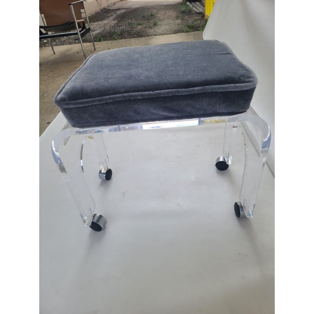 1970s Lucite Waterfall Vanity Stool For Sale In San Antonio - Image 6 of 12