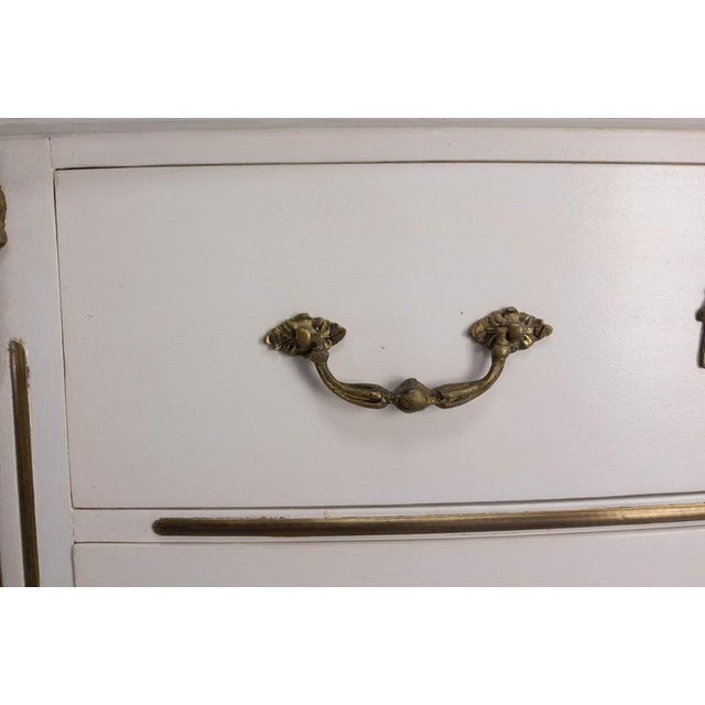 White Mid-Century Louis XVI French White Chest of Drawers in Elm & Bronze, 1960s For Sale - Image 8 of 15