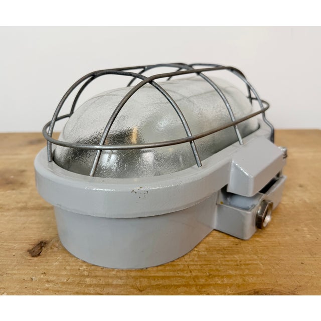 Vintage Industrial Cast Aluminium Wall Light from Elektrosvit, 1970s For Sale - Image 6 of 17