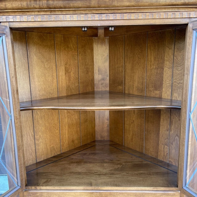 1980s 1980s Ethan Allen Heirloom Nutmeg Maple Corner Etagere or China Cabinet (10-6046) For Sale - Image 5 of 12
