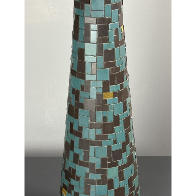 Blue Mid-Century Modern Mosaic and Brass Table Lamp with Gold Mushroom Metal Dome Shade, 1960s For Sale - Image 8 of 18
