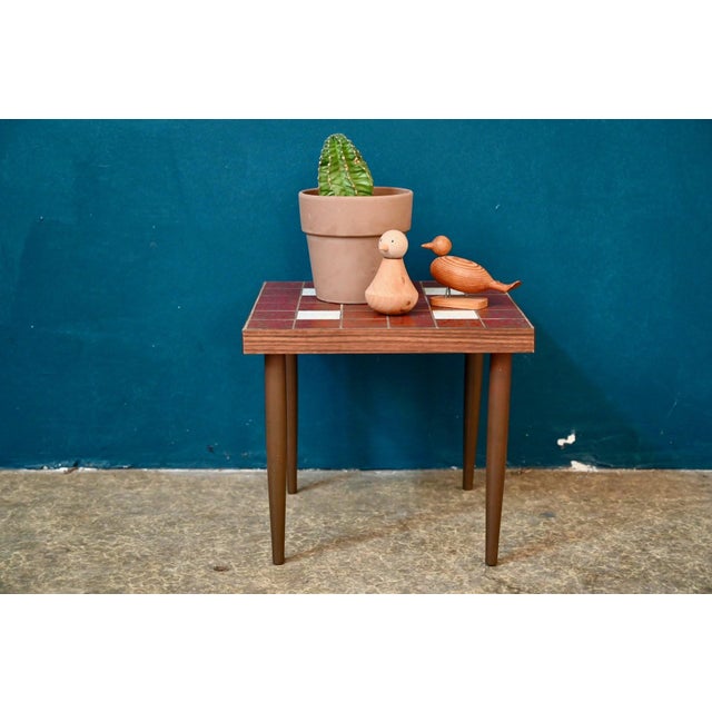 Vintage Side Table in Red and White Ceramic Top, 1960s For Sale - Image 6 of 6