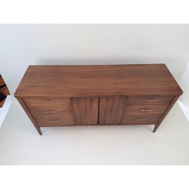 Wood 1960s Mid Century Broyhill Saga 9 Drawer Dresser With 6 Etched Starburst Mirror For Sale - Image 7 of 12